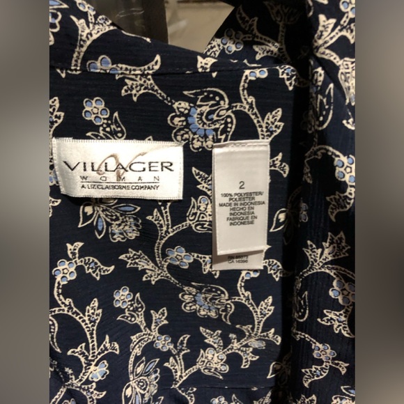 Navy paisley design short sleeve top plus size 2 - Picture 2 of 3